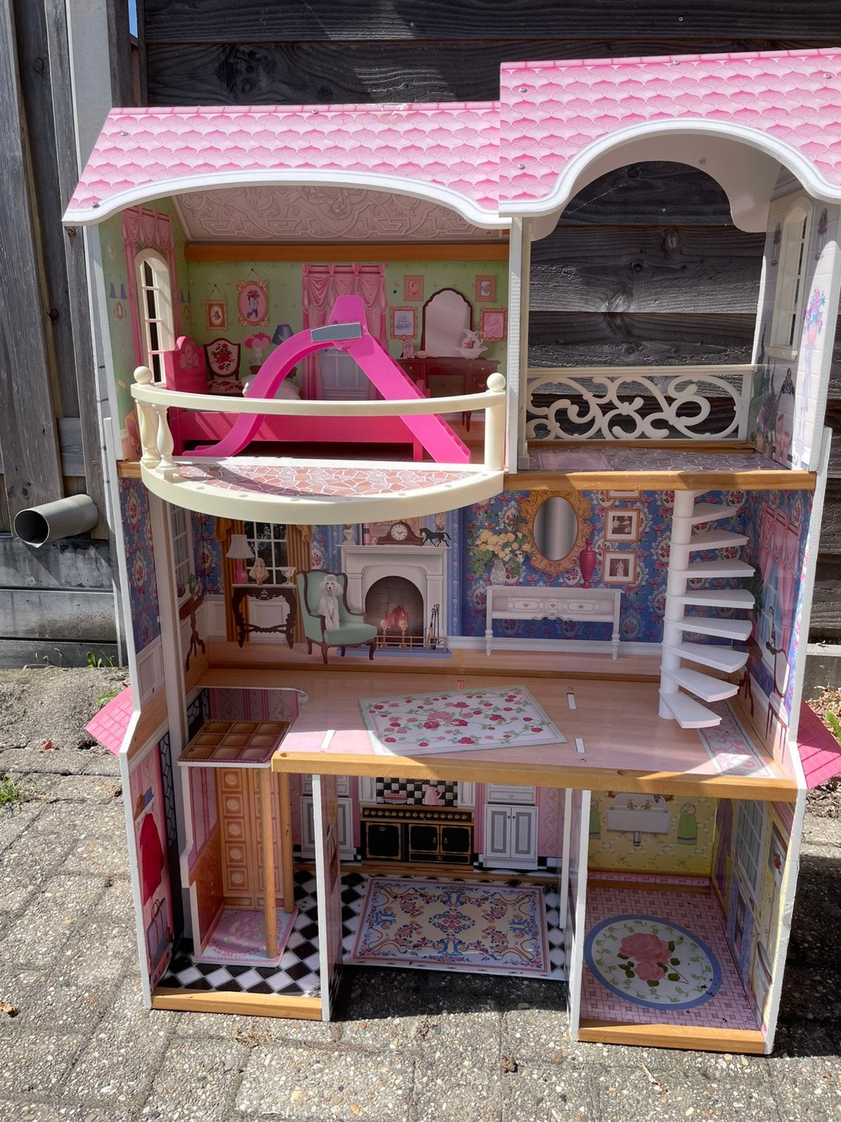 Groot poppenhuis met lift en balkon, Kinderen en Baby's, Speelgoed | Poppenhuizen, Ophalen, Gebruikt, Poppenhuis