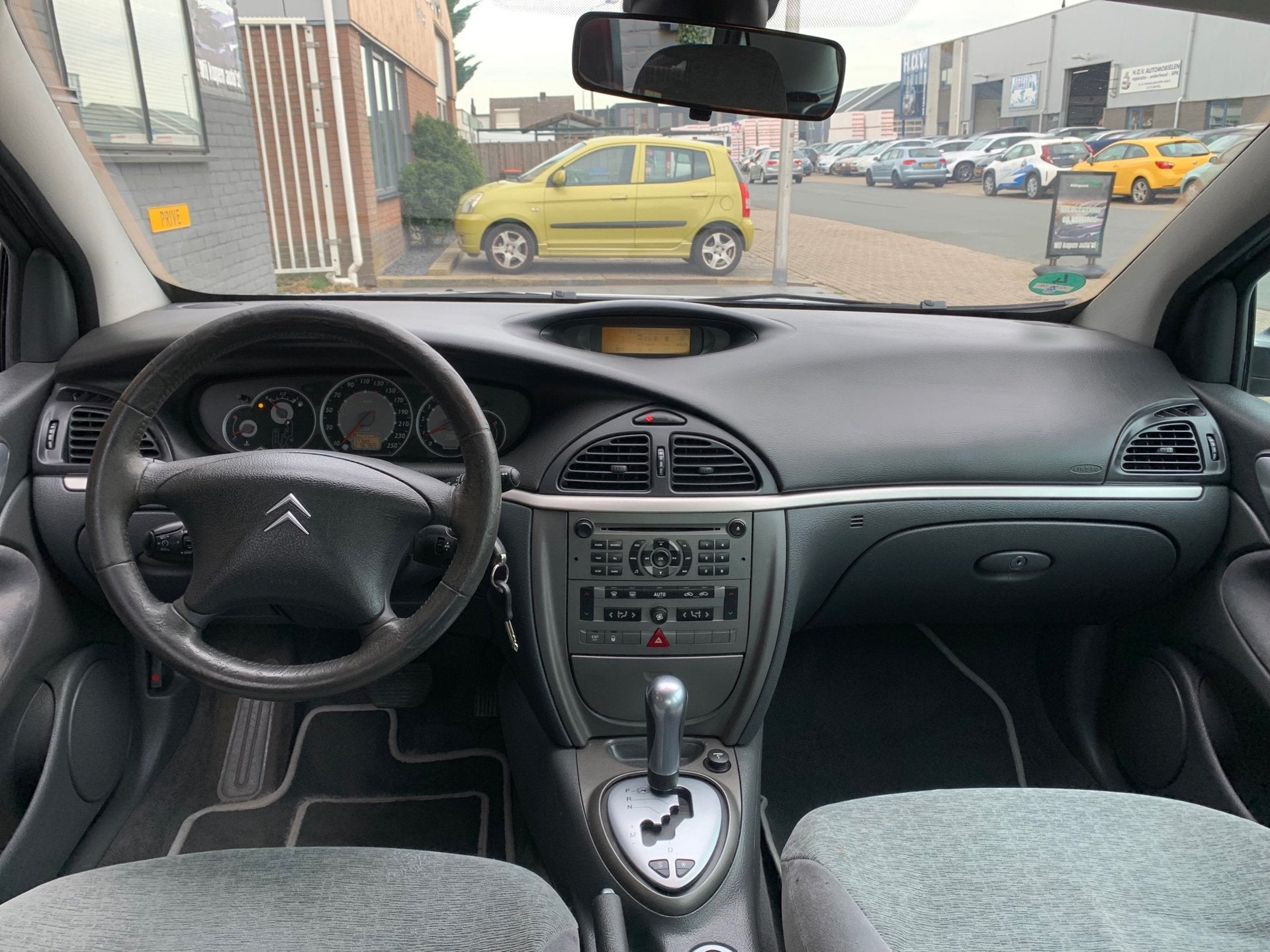 Citroen C5 2.0-16V Ligne Prestige|AUT|PDC|Cruise|Trekhaak, Stof, Gebruikt, 4 cilinders, 700 kg