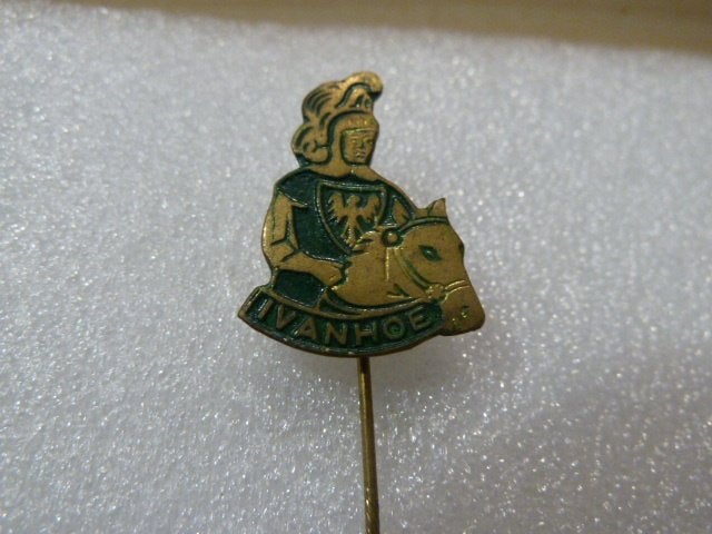 Vintage Ivanhoe Speldje - Ridder te Paard, Ophalen of Verzenden, Gebruikt, Overige onderwerpen, Speldje of Pin