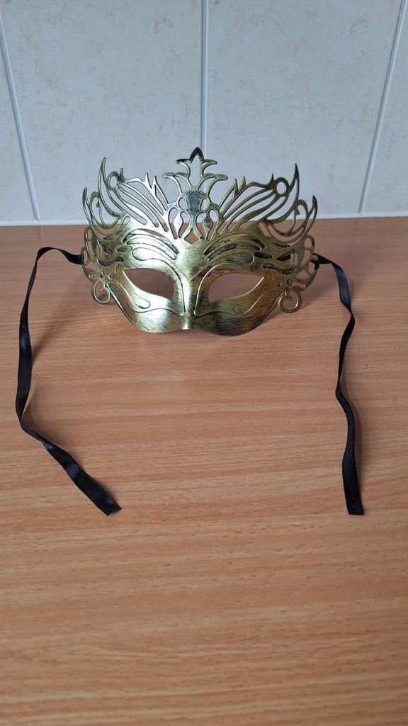 Gouden Maskerade Masker - Perfect voor Feestjes en Carnaval, Ophalen of Verzenden, Zo goed als nieuw, Feestartikel, Carnaval