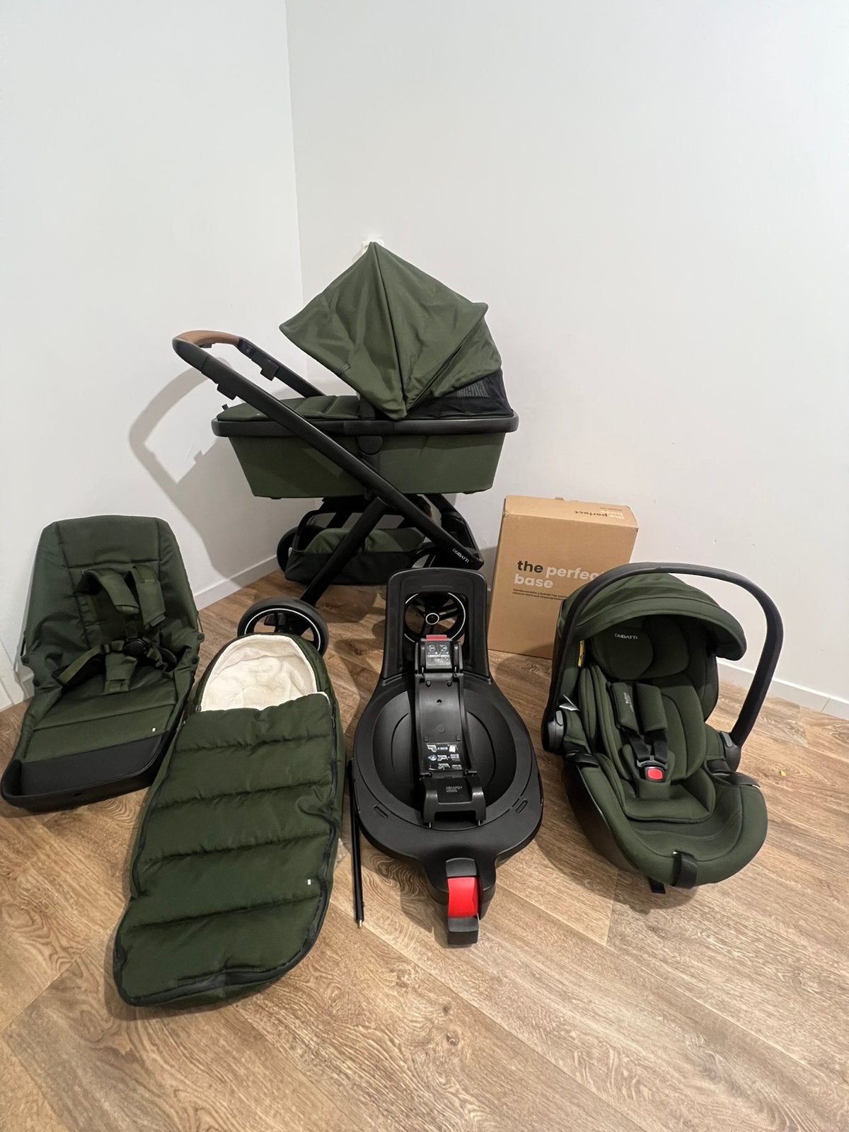 Dubatti two kinderwagen met autostoelZ5+base draaibare, Kinderen en Baby's, Kinderwagens en Combinaties, Met autostoeltje, Zo goed als nieuw