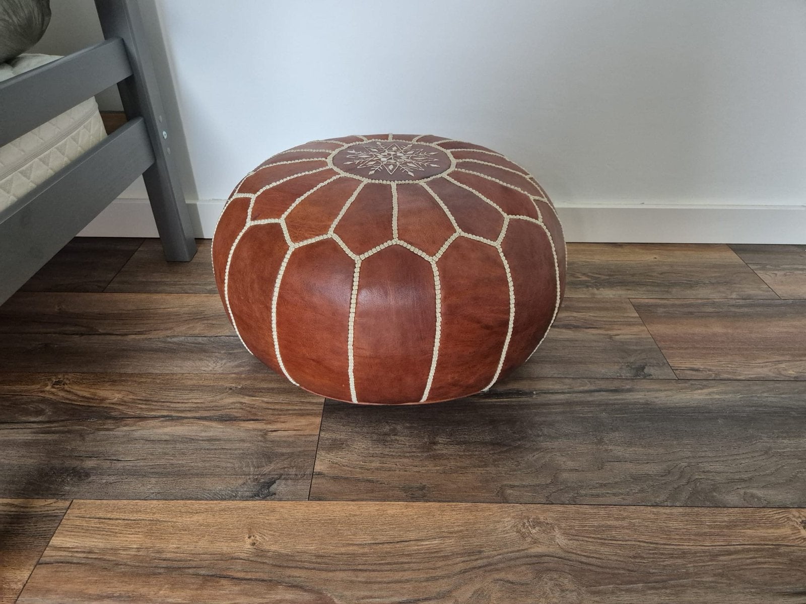Handgemaakte leren poef  2 stuks - Zo goed als nieuw, Ophalen, Rond, Zo goed als nieuw, Minder dan 50 cm