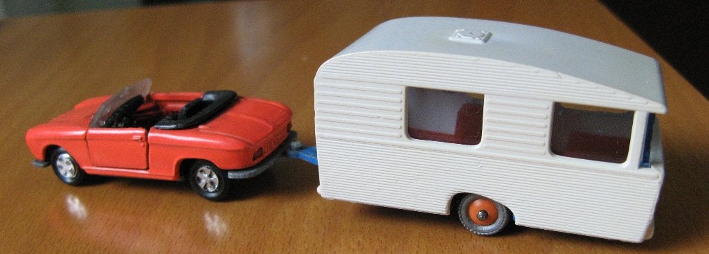Echt oud 1967 MAJORETTE PEUGEOT 204 CABRIO + CARAVAN 1/64, Ophalen of Verzenden, Nieuw, Auto