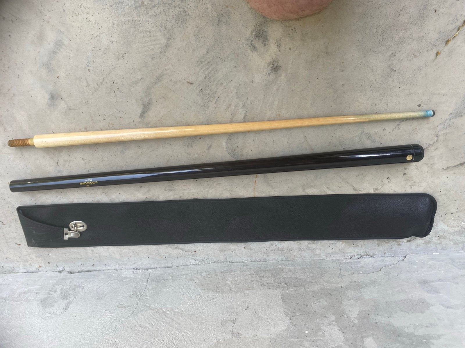 Longoni MOD R1 Biljartkeu met hoes, Ophalen of Verzenden, Gebruikt, Keu of Ballen