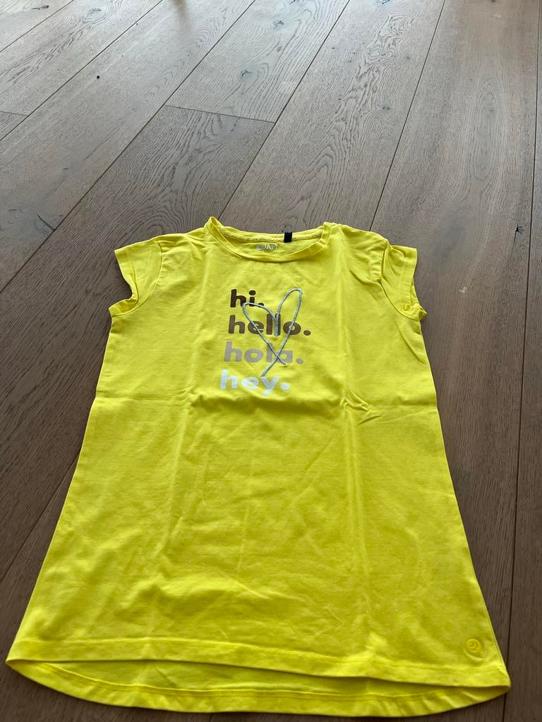 Quapi Geel shirt met 'hi hello hola hey' opdruk mt 158/164, Kinderen en Baby's, Ophalen of Verzenden, Zo goed als nieuw, Meisje