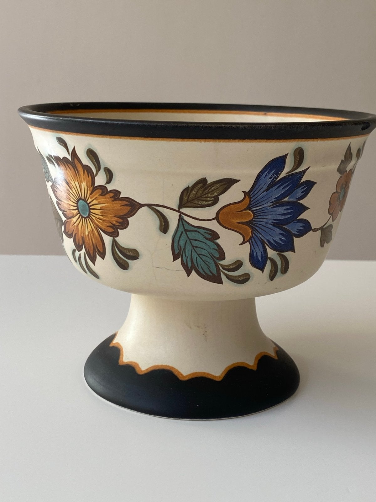 Vintage Flora Gouda Plateel Holland Handwerk schaaltje, Ophalen of Verzenden