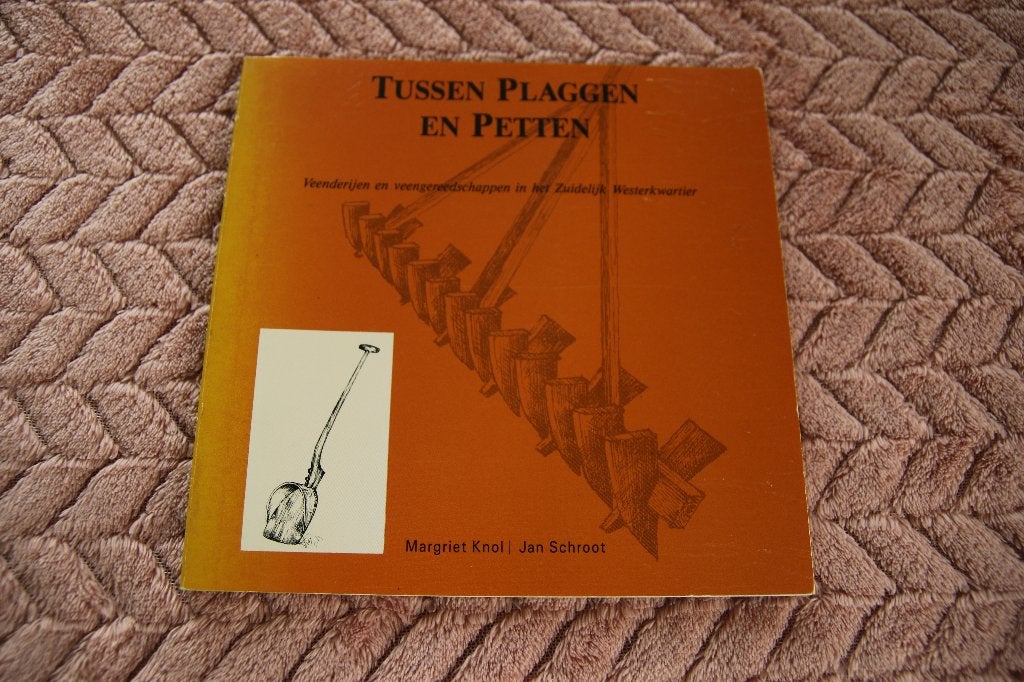 Tussen plaggen en pletten. Margriet Knol Jan Schroot, Ophalen of Verzenden, Gelezen