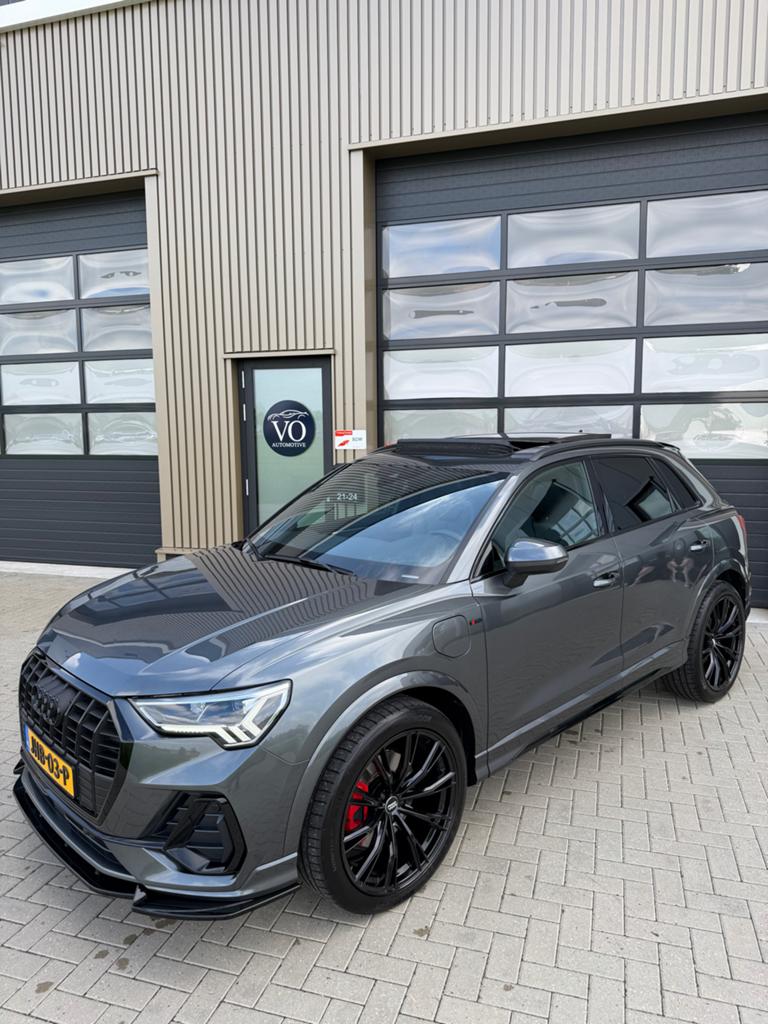 Audi Q3 45 TFSI-e 245pk S-line 2022 Grijs Pano RS Sonos Ahk, Parkeerassistent, Zwart, 1715 kg, Hybride Elektrisch/Benzine