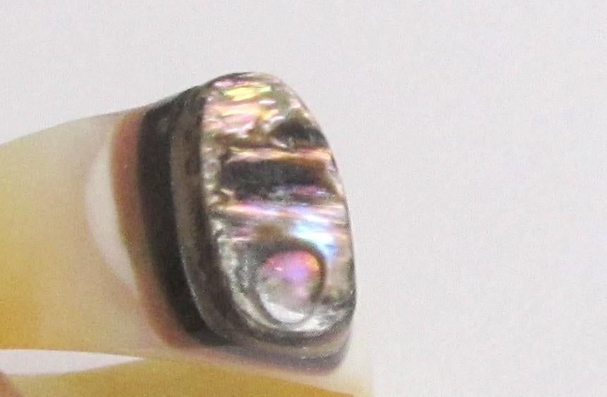Vintage mooie ring van Abalone pauw schelp en hoorn maat 18, 18 tot 19, Verzenden, Paars, Zo goed als nieuw