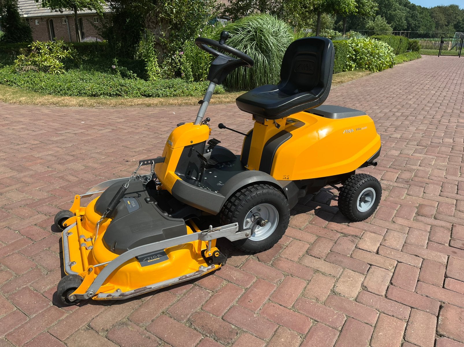 Stiga villa zitmaaier 95cm frontmaaier, Tuin en Terras, Zitmaaiers, Zo goed als nieuw, 90 tot 120 cm, Mulchfunctie, Ophalen