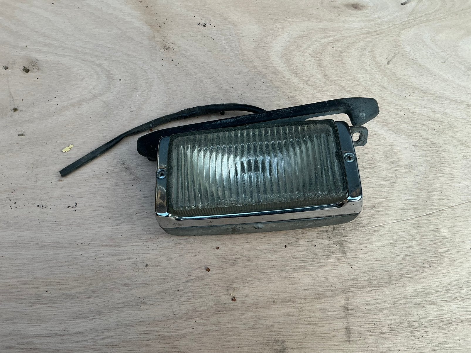 Mercedes w107 mistlamp, Ophalen