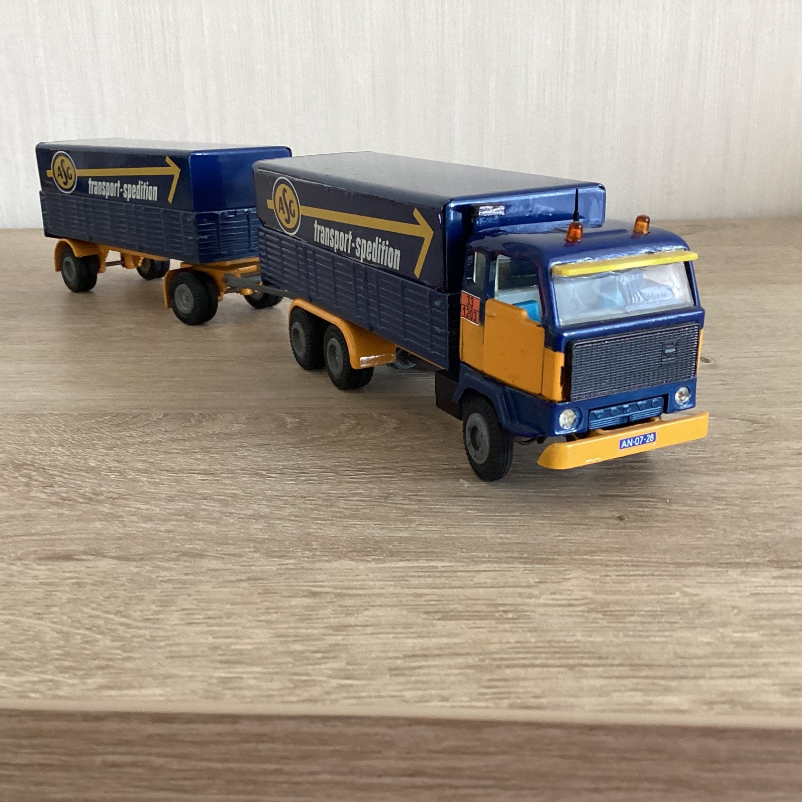 Nette Volvo Combi Kant cab Stuuras Zwaailampen Antenne ASG, Ophalen of Verzenden, Zo goed als nieuw, Bus of Vrachtwagen, Tekno