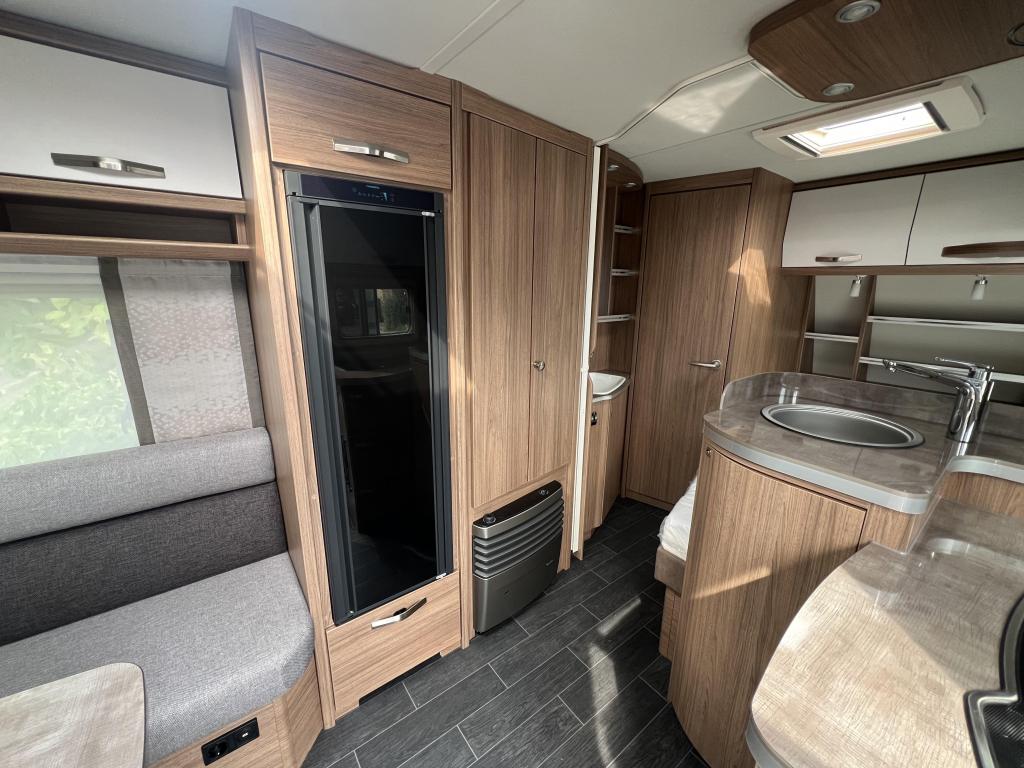 Tabbert Rossini 450 TD 1700 kg as,STALLING mogelijk, Caravans en Kamperen, Caravans, Rondzit, Tabbert, Bedrijf, Overige typen