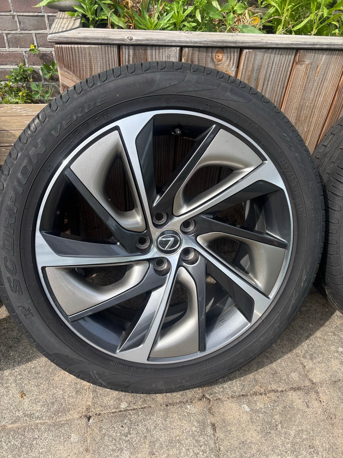 Originele Lexus RX-450H 20 inch wielenset met Pirelli banden, Auto-onderdelen, Banden en Velgen, Ophalen, Gebruikt, 255 mm, Banden en Velgen