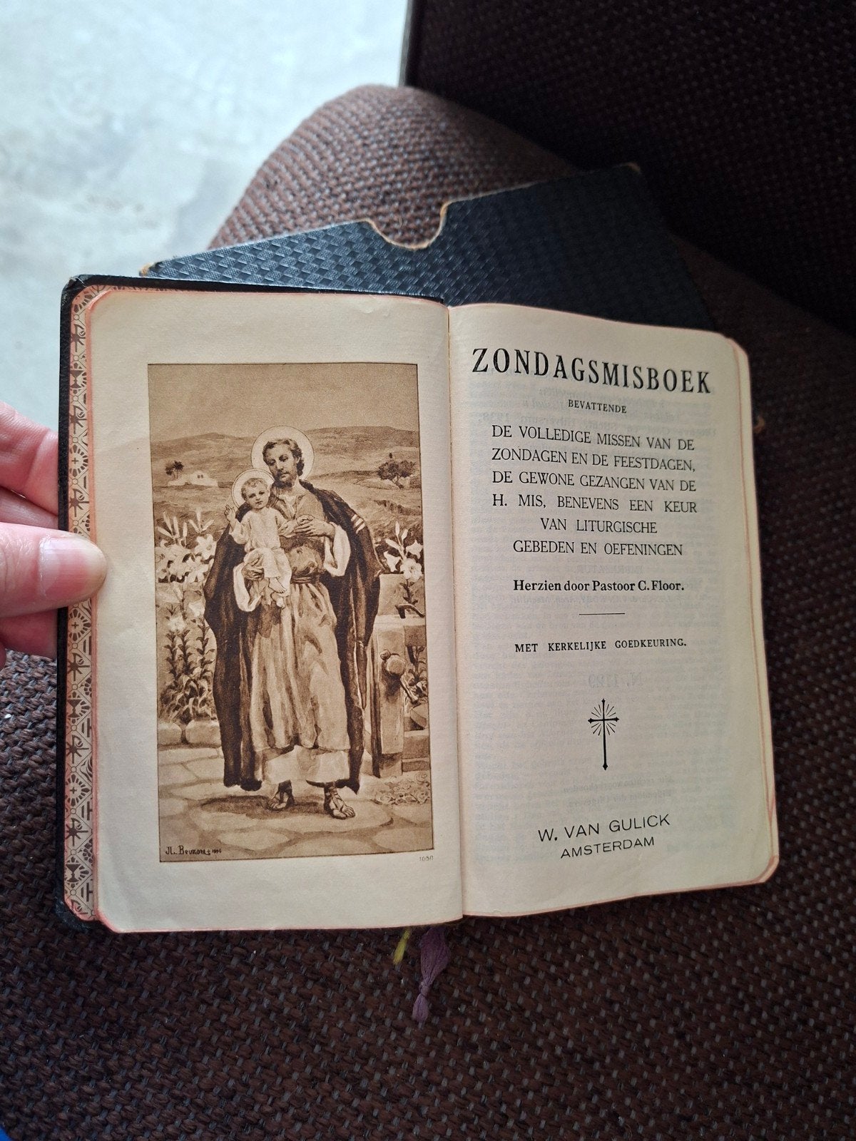 Zondagsmisboek - Oud Katholiek Gebedenboek, Ophalen of Verzenden, W. van Gulick, Pastoor C. Floor