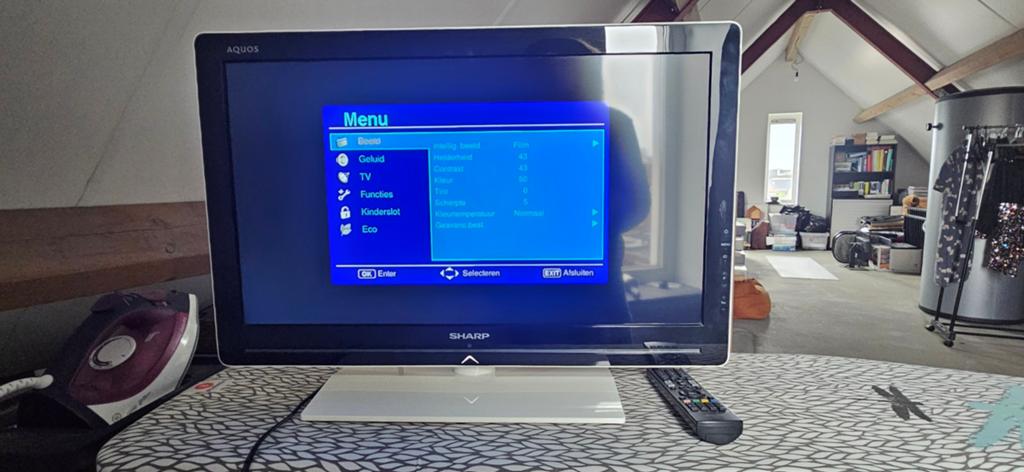 Sharp Aquos LCD TV - LC-26LE300E, Ophalen, Gebruikt, 50 Hz, Sharp