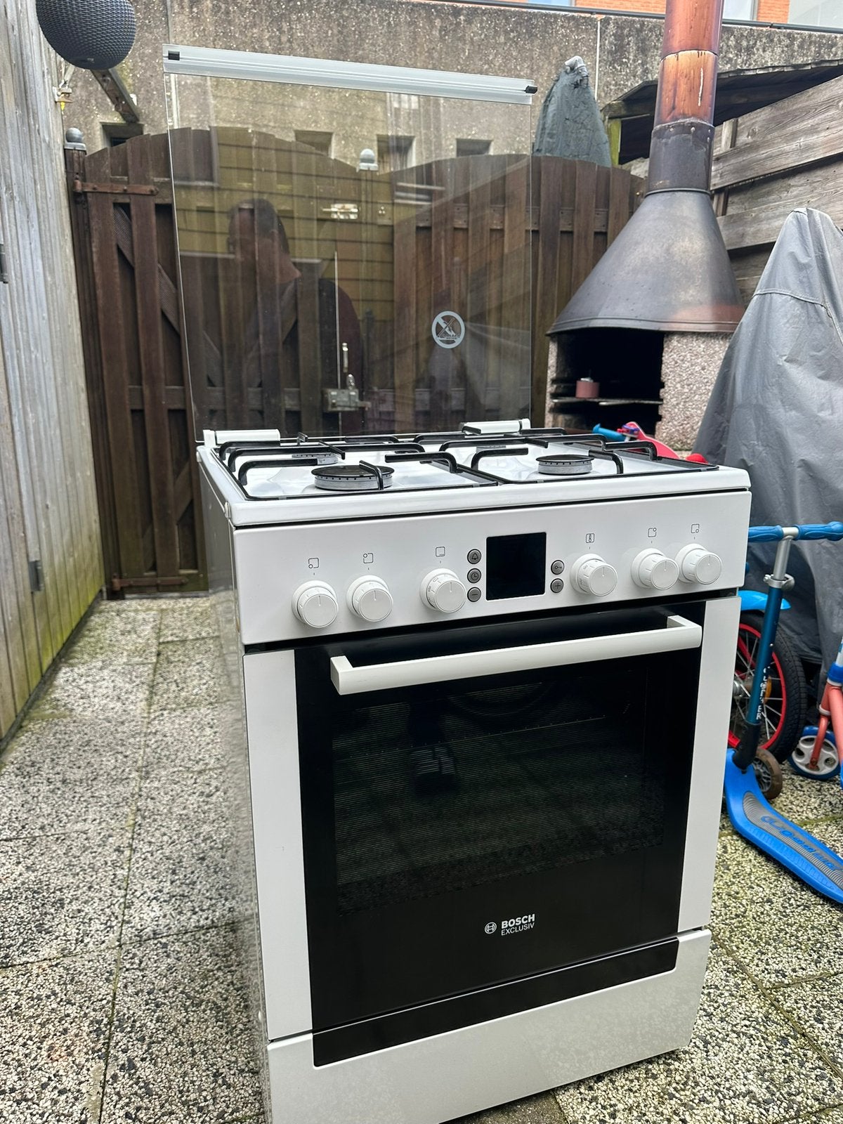 Bosch gasfornuis en oven met turbo, Ophalen, 4 kookzones, Zo goed als nieuw, Energieklasse A of zuiniger
