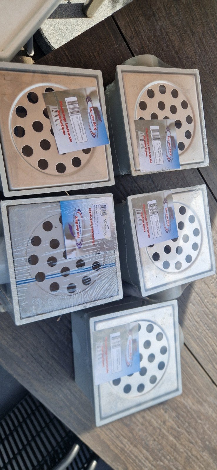 5x Afvoerput 200x200mm Van den Berg met 75mm gat, Afvoer, Nieuw, Ophalen of Verzenden, Rvs