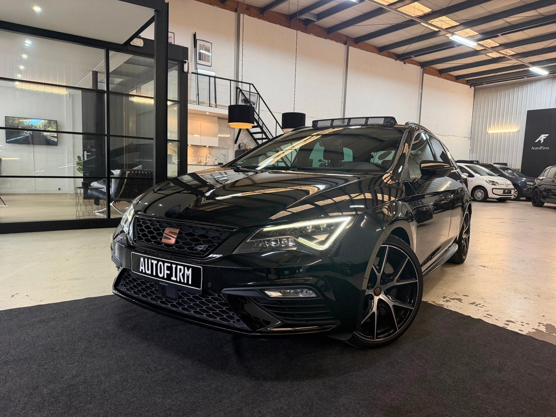 Seat Leon ST 2.0 TSI 4DRIVE CUPRA Dealer Onderhouden Automaa, Auto's, Automaat, Dealer onderhouden, Gebruikt, Zwart