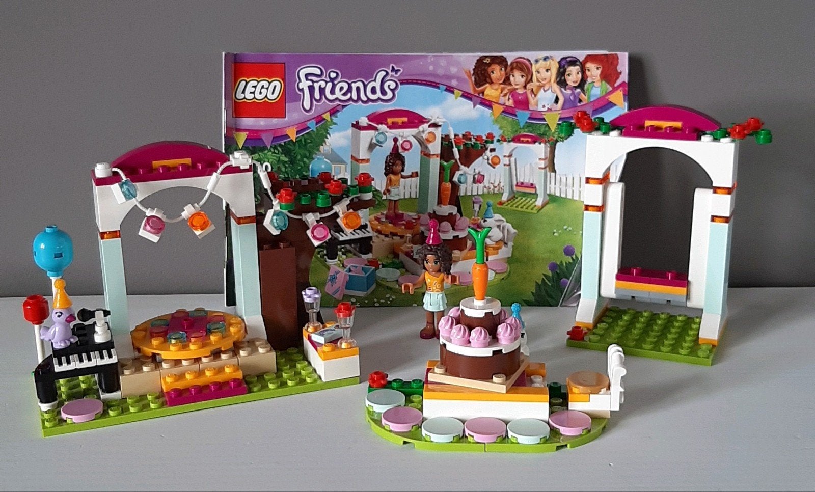 Lego Friends 41110 Birthday, Kinderen en Baby's, Speelgoed | Duplo en Lego, Ophalen of Verzenden, Zo goed als nieuw