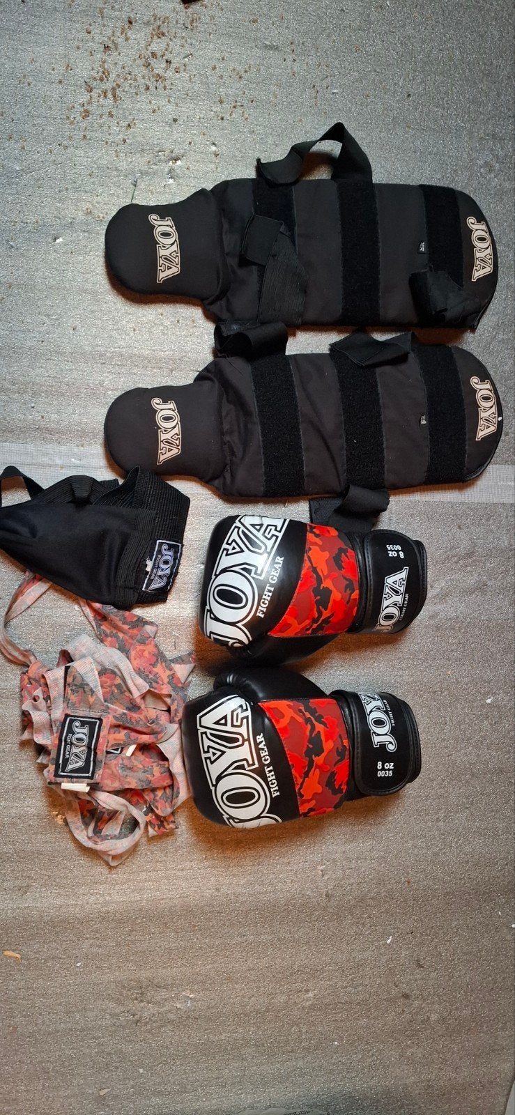 Joya vechtsport set:scheenbeschermers, handschoenen, bandage, Ophalen, Gebruikt, Overige, Maat XS of kleiner