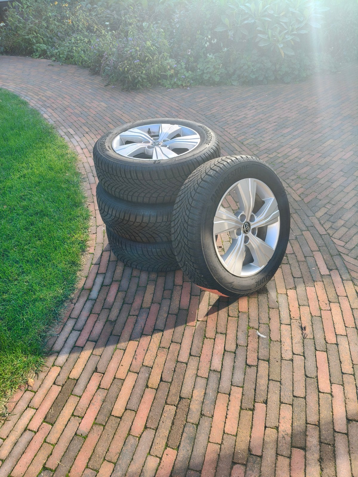 winterbanden op velg Toyota corolla Cross, Auto-onderdelen, Ophalen, 215 mm, Banden en Velgen, Nieuw