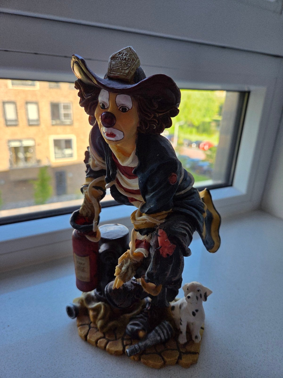 Leuk brandweer clown beeldje in actie met dalmatiër, Ophalen of Verzenden, Zo goed als nieuw, Overige typen