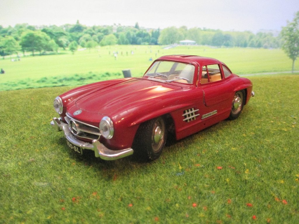 1:24 1954 Mercedes Benz 300 SL Gullwing - Bburago donkerrood, Ophalen of Verzenden, Gebruikt, Bburago