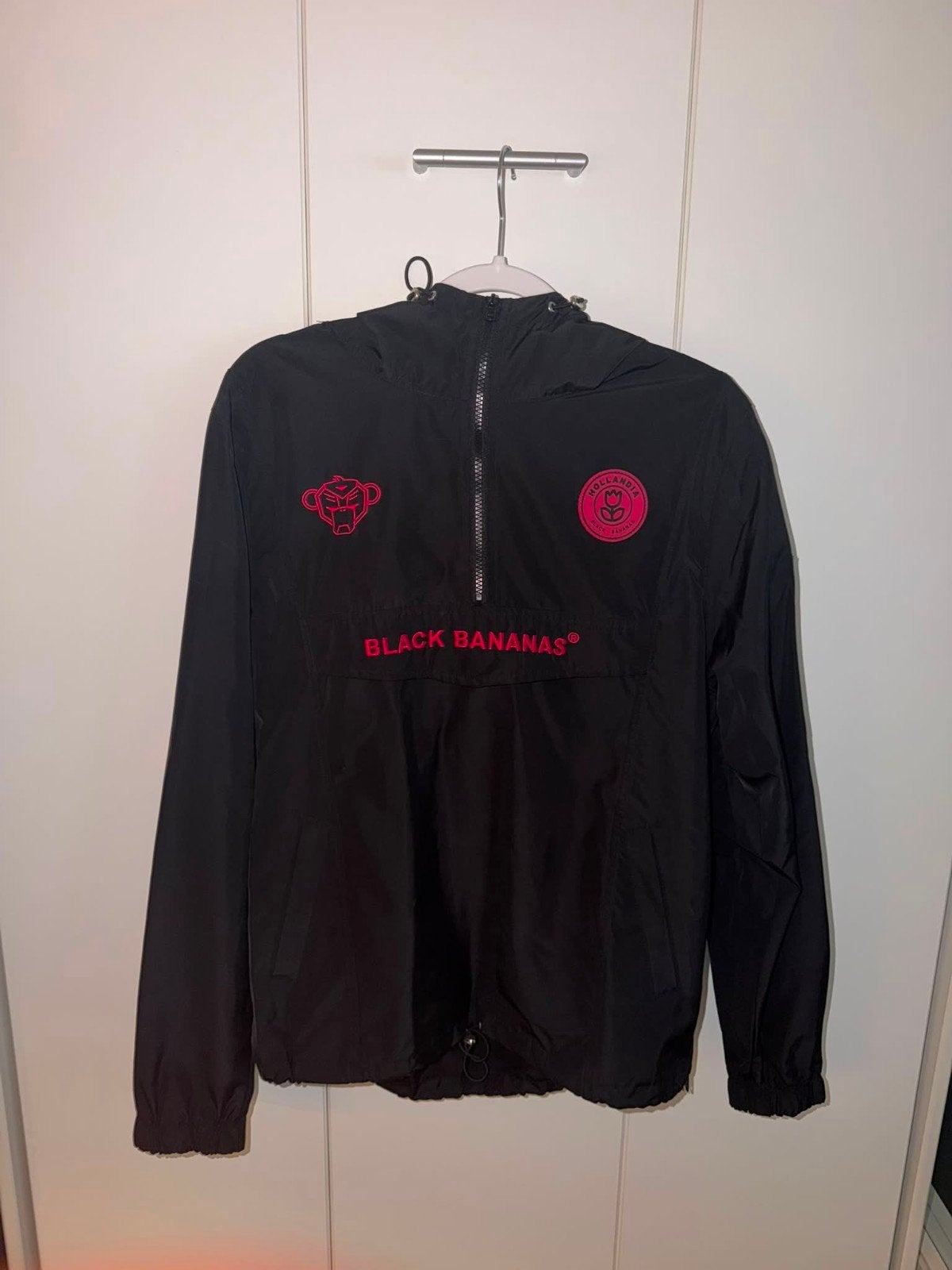 Black Bananas windbreaker/anorak zwart  roze details - Maa, Zwart, Maat 42/44 (L), Ophalen of Verzenden, Black Bananas