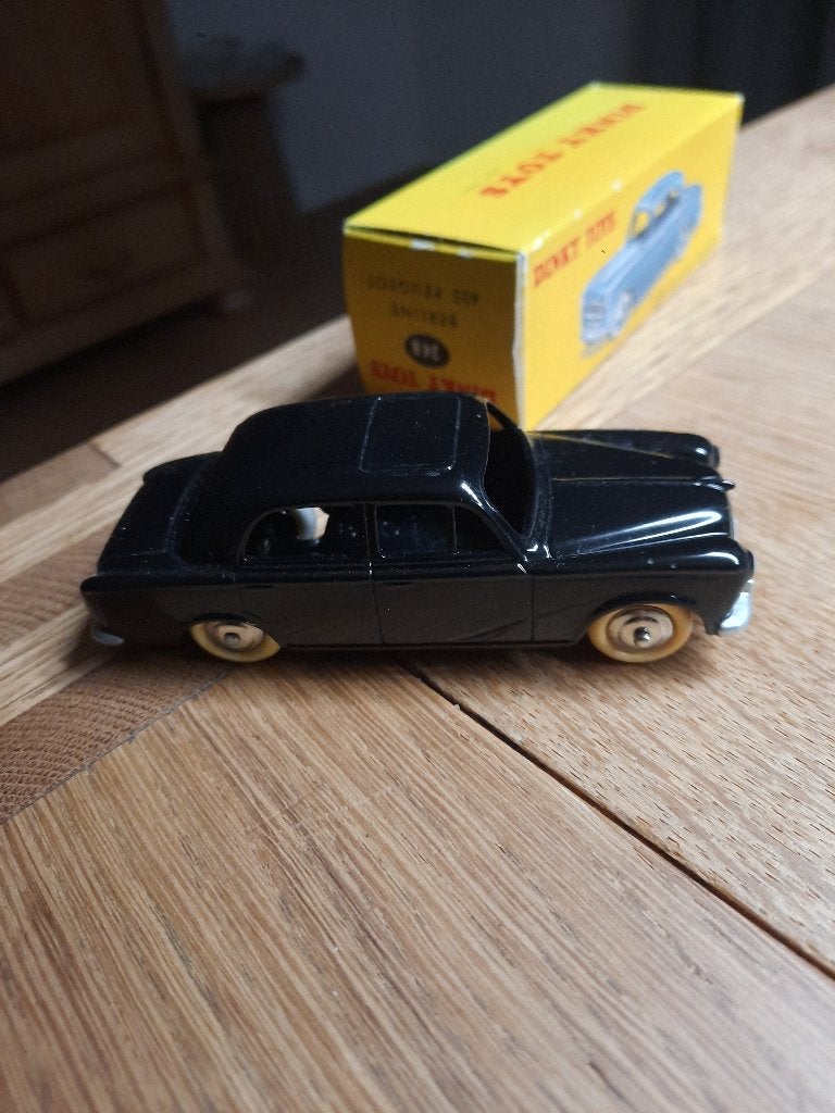 Dinky Toys. Berline 403 Peugeot in doosje. Nieuw, Hobby en Vrije tijd, Modelauto's | 1:43, Ophalen of Verzenden, Nieuw, Auto, Dinky Toys