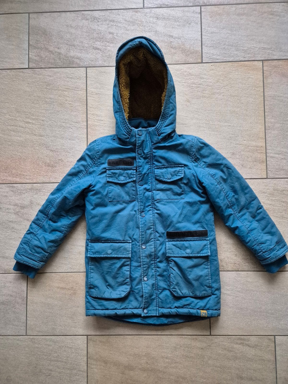Stoere winterjas Z8  jongens mt 128/134, Kinderen en Baby's, Gebruikt, Z8, Ophalen of Verzenden, Jongen