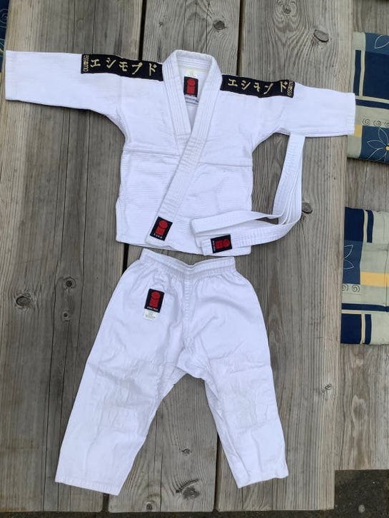 Essimo Vechtsportpak / Judopak - Maat 110, Sport en Fitness, Vechtsporten en Zelfverdediging, Judo, Vechtsportpak, Ophalen of Verzenden