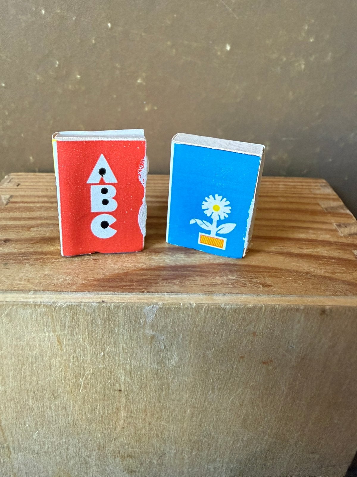 2x Bodo Hennig boek - hxbxd 2.5x1.8x0.6cm, Ophalen of Verzenden, Zo goed als nieuw, Poppenhuis