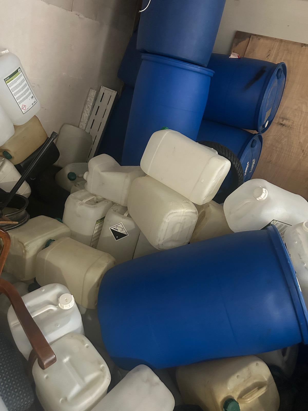Diverse jerrycans, Tuin en Terras, Minder dan 75 liter, Ophalen, Zo goed als nieuw