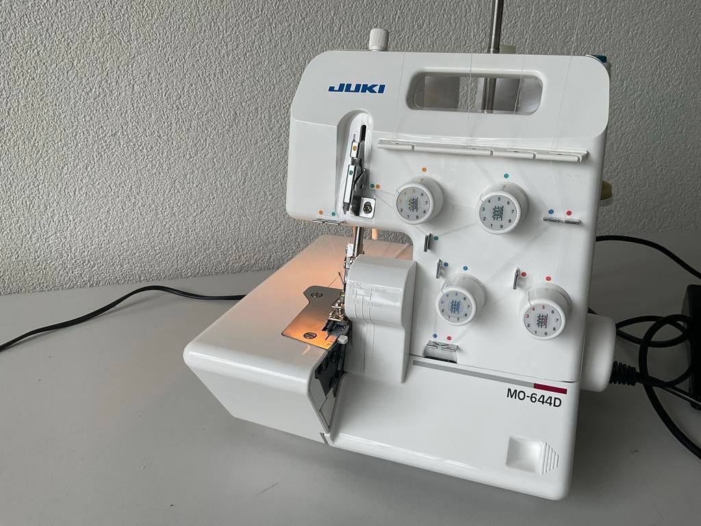 Juki MO-644D Lockmachine - Zo goed als nieuw, Hobby en Vrije tijd, Naaimachines en Toebehoren, Ophalen of Verzenden, Zo goed als nieuw