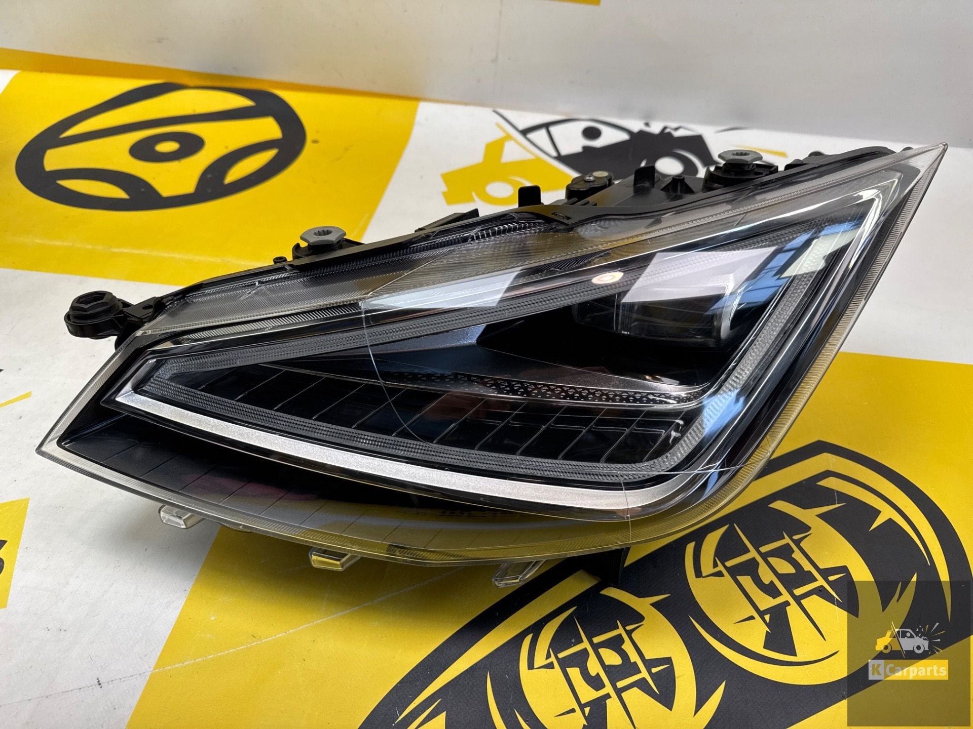Seat Ibiza V Lift Arona Lift Full LED Koplamp links 6F194100, Gebruikt, Autovia A-2, Km 585 585
08760  Martorell, ES, Ophalen of Verzenden