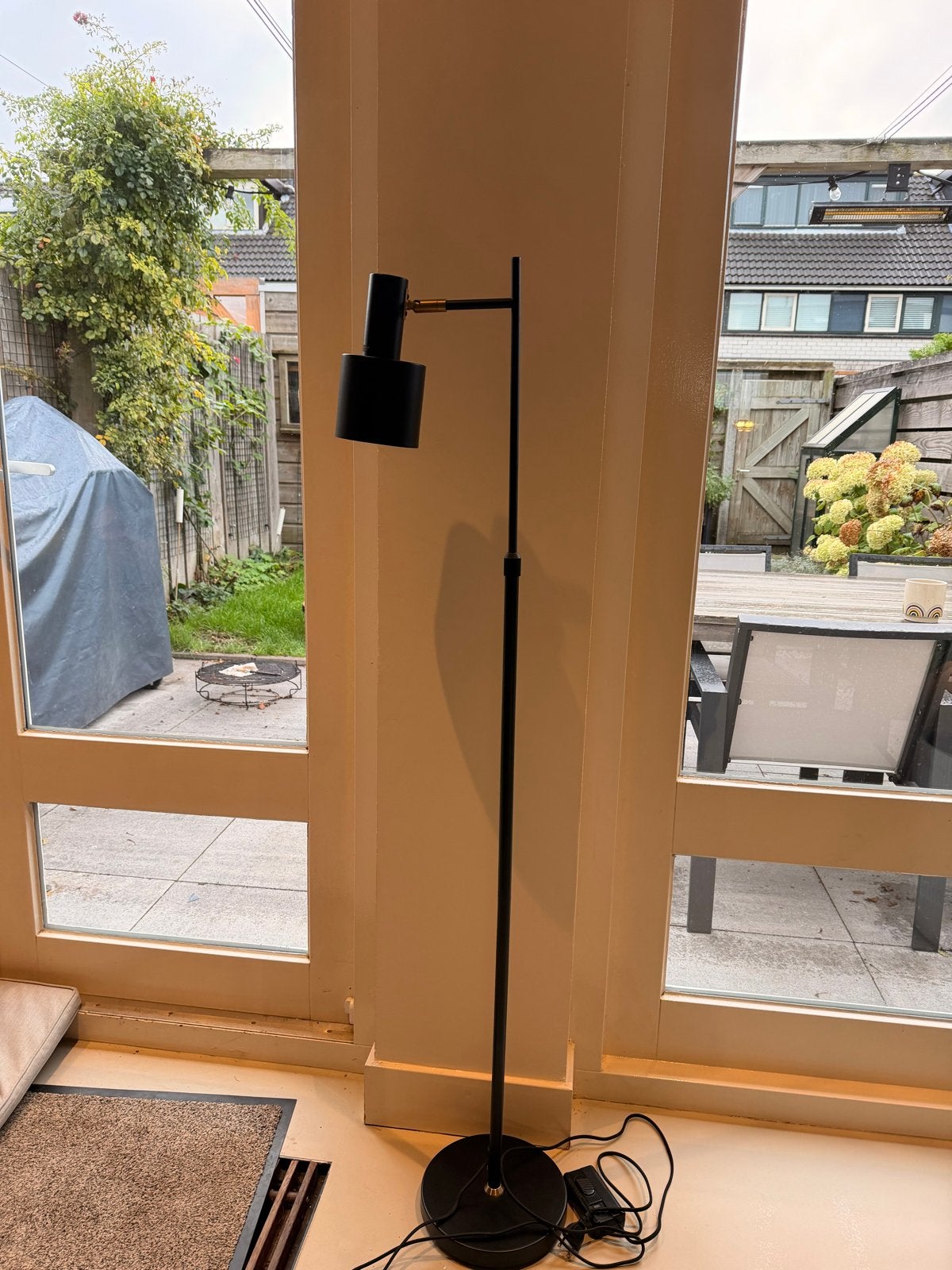 KARWEI Vloerlamp Nordin Zwart - Modern en Stijlvol, Zo goed als nieuw, Metaal, 150 tot 200 cm, E27 (groot)