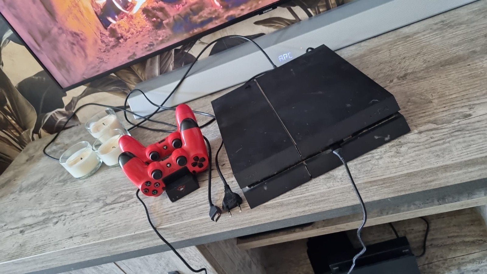 PlayStation 4 Slim met 2 controllers en 2 games, Gebruikt, Vanaf 18 jaar, Shooter, Verzenden
