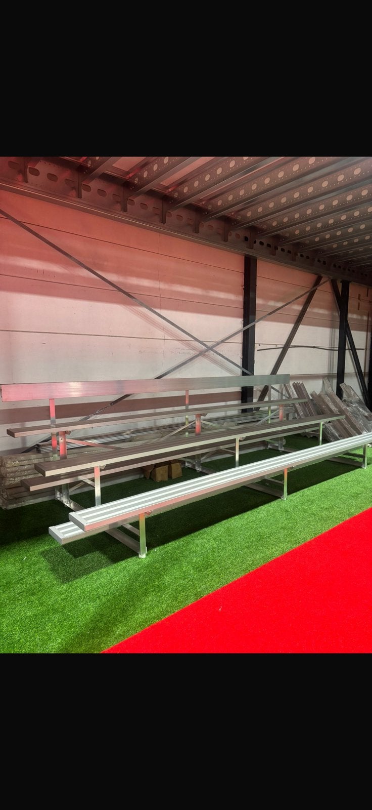 2 Tribunes nieuw in doos nog., Maat 36 t/m 42, Ophalen, Nieuw, Materiaal