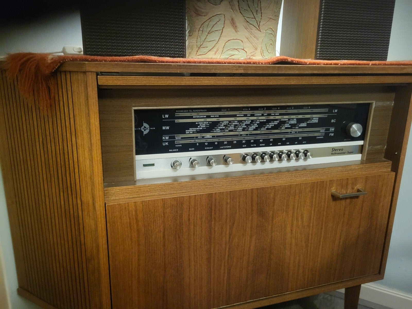 radio meubel, Ophalen