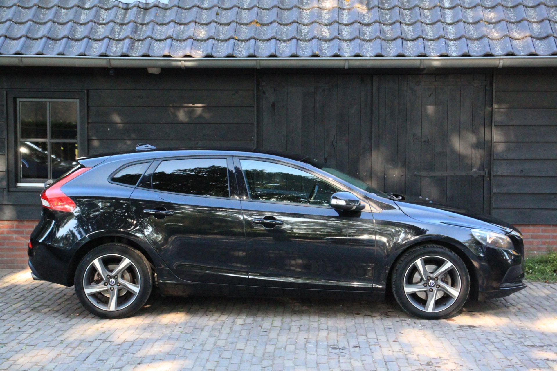 Volvo V40 1.6 T2 Kinetic Navigatie/Parkeersensor/R Design ve, Auto's, Voorwielaandrijving, Stof, Gebruikt, Zwart