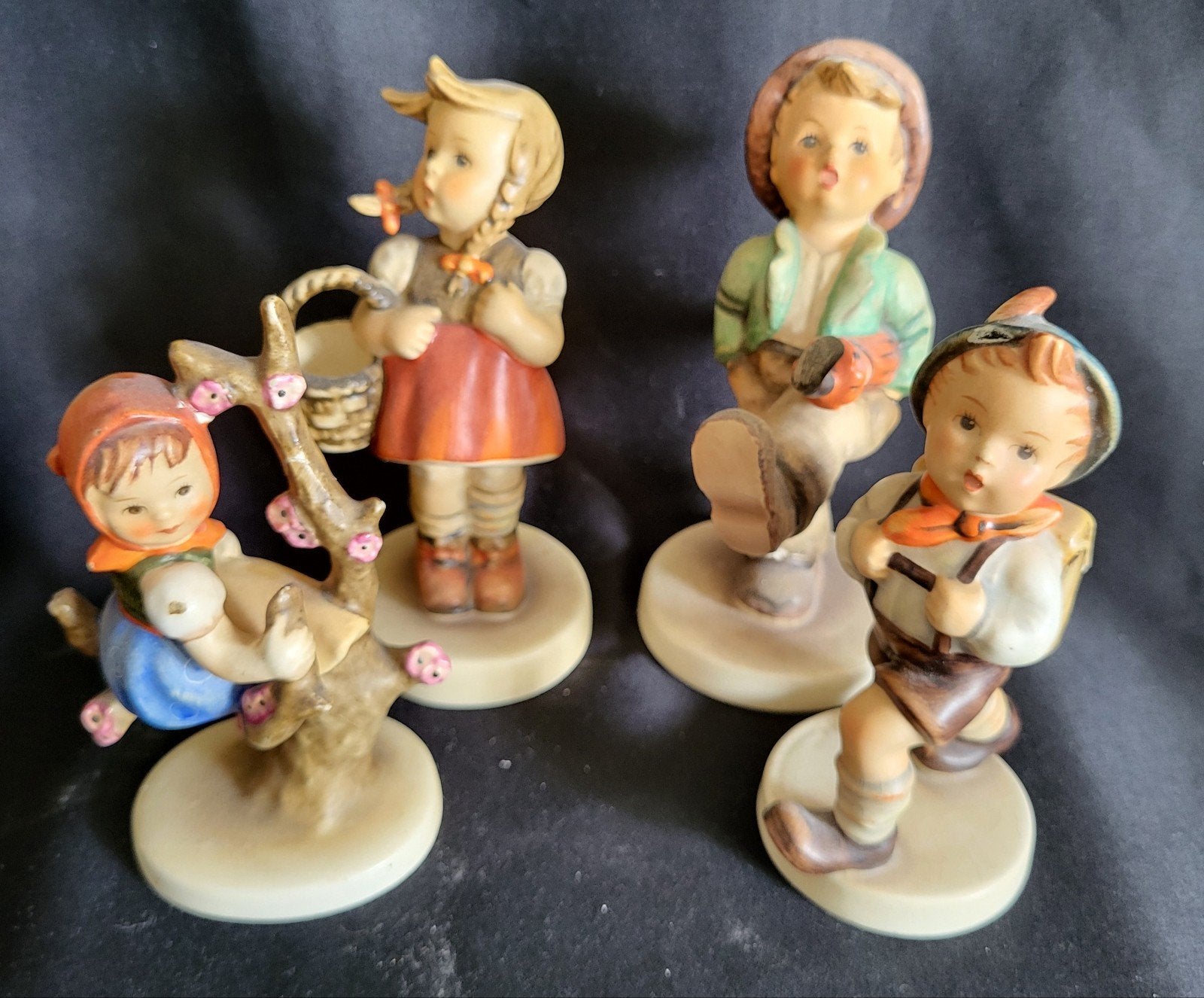 Goebel Hummel beeldjes - Set van 4 met kleine reparaties, Ophalen of Verzenden, Gebruikt