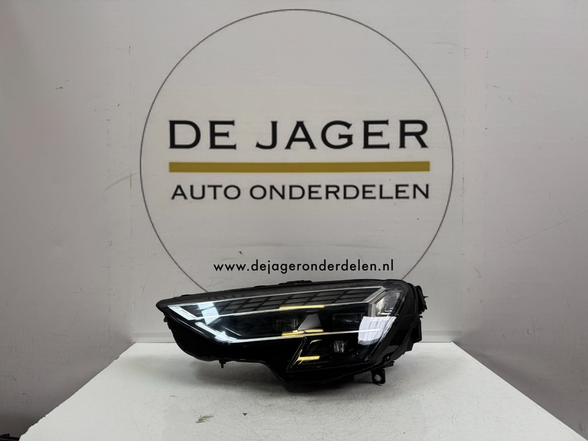 AUDI A3 8Y FACELIFT VOL LED KOPLAMP LINKS 8Y0941033D, Auto-onderdelen, Gebruikt, AUDI AG, Auto-Union-Strasse 1
85045  Ingolstadt, DE