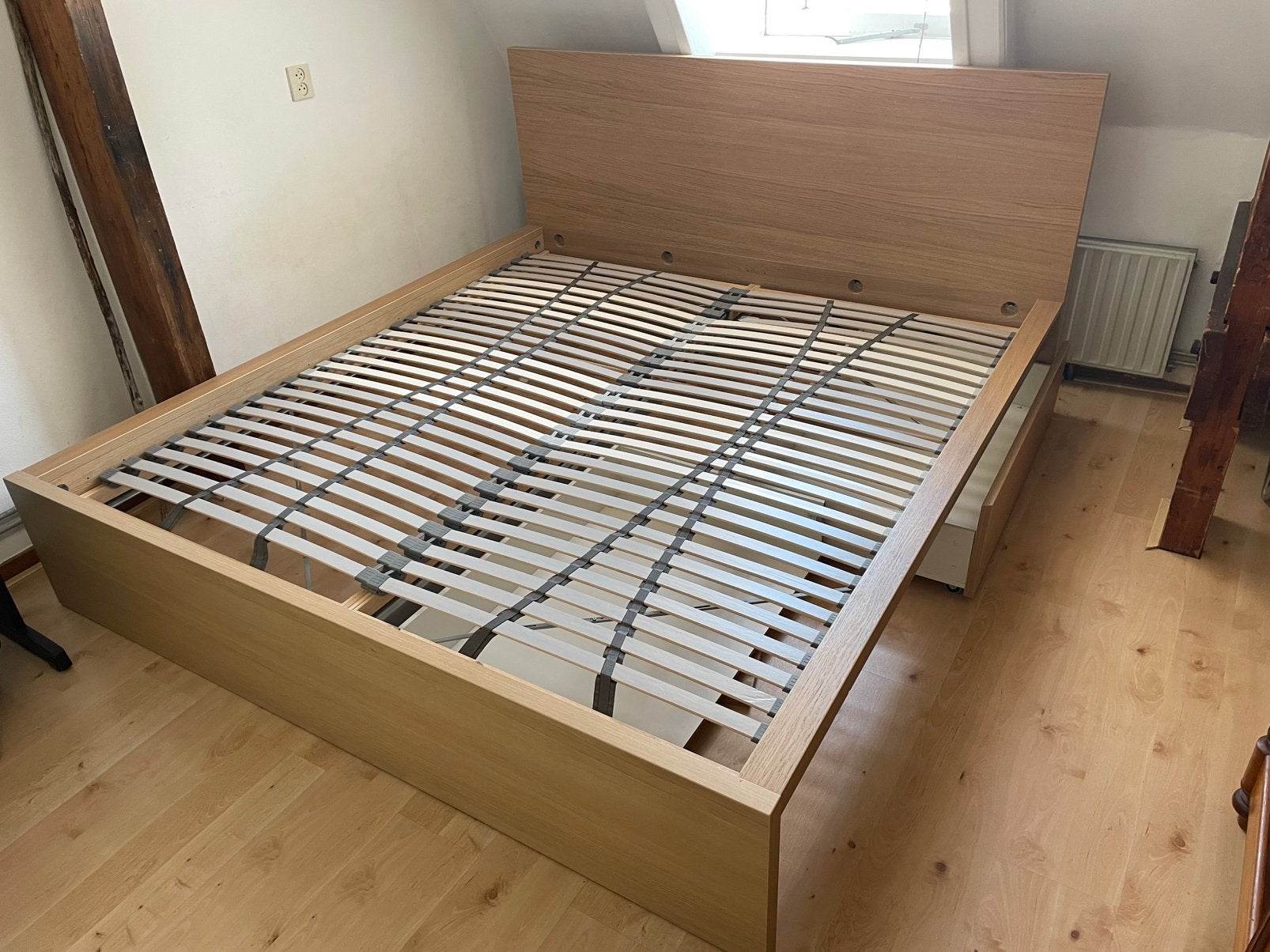 Malm Bedframe - Met Lattenbodem - 2 Lades - Eikenfineer, Ophalen, Gebruikt, Beige, Tweepersoons