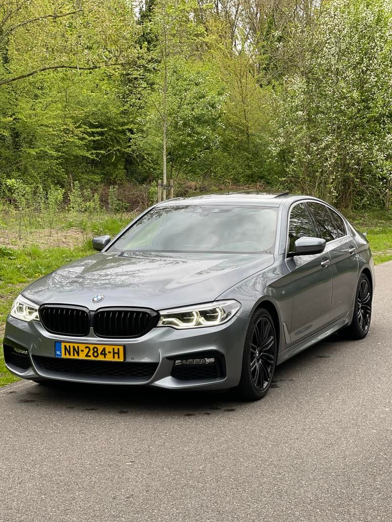 BMW 530i HIGH EXECUTIVE M PAKKET INDIVIDUAL HEADLIGHT, Auto's, BMW, 1998 cc, Achterwielaandrijving, 4 cilinders, 2000 kg