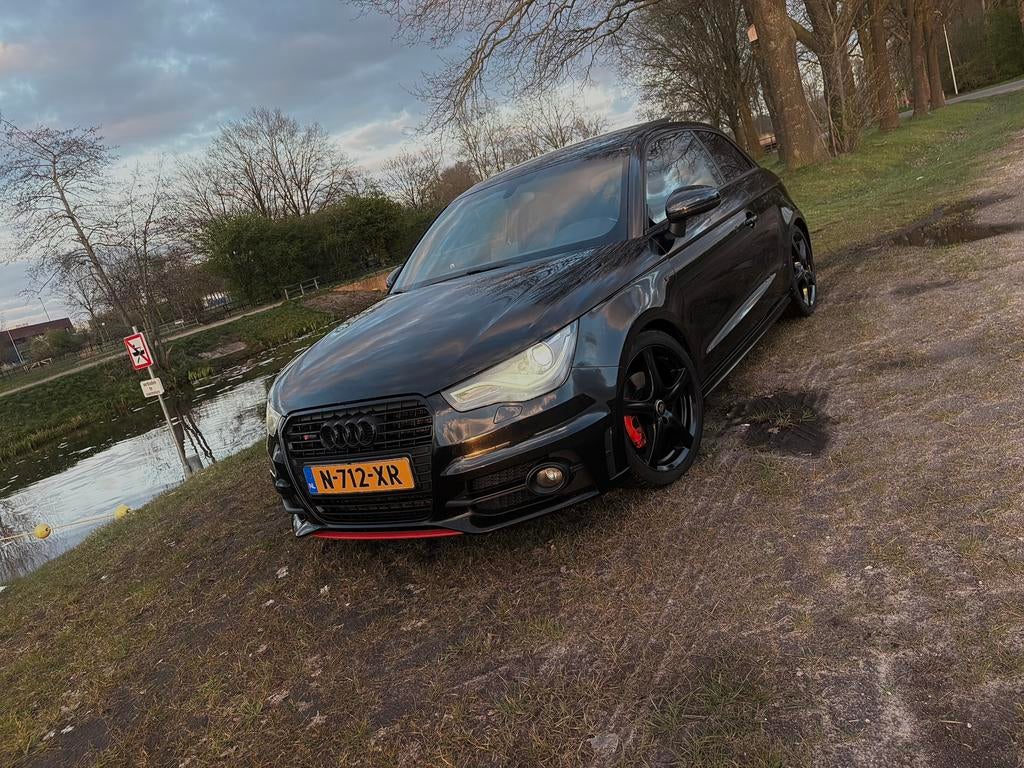 Audi A1 1.4 TFSI 3X S-line – Automaat – Full option, 1165 kg, 4 stoelen, Zwart, 630 kg