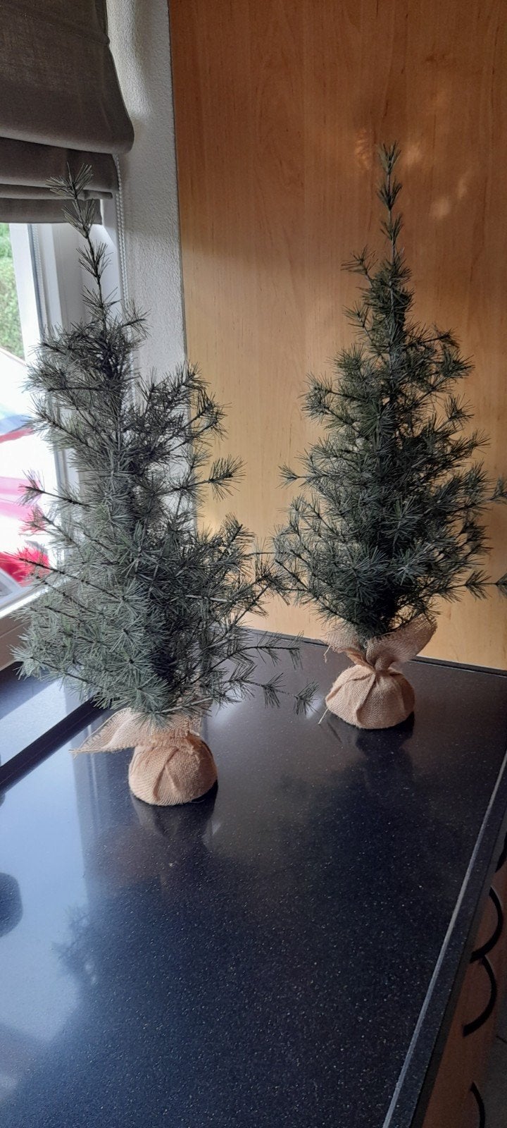 Twee kunst kerstboompjes, Ophalen, 77 cm, Kunstplant, Zo goed als nieuw