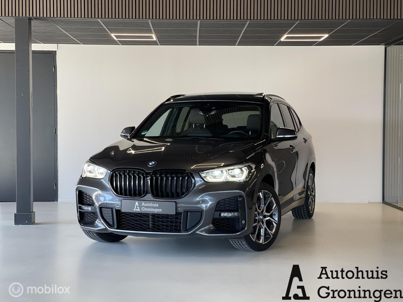 BMW X1 xDrive25e M Sport | Head-Up | Pano | Trekhaak | Plug-, Auto's, BMW, Gebruikt, Vierwielaandrijving, Hybride Elektrisch/Benzine