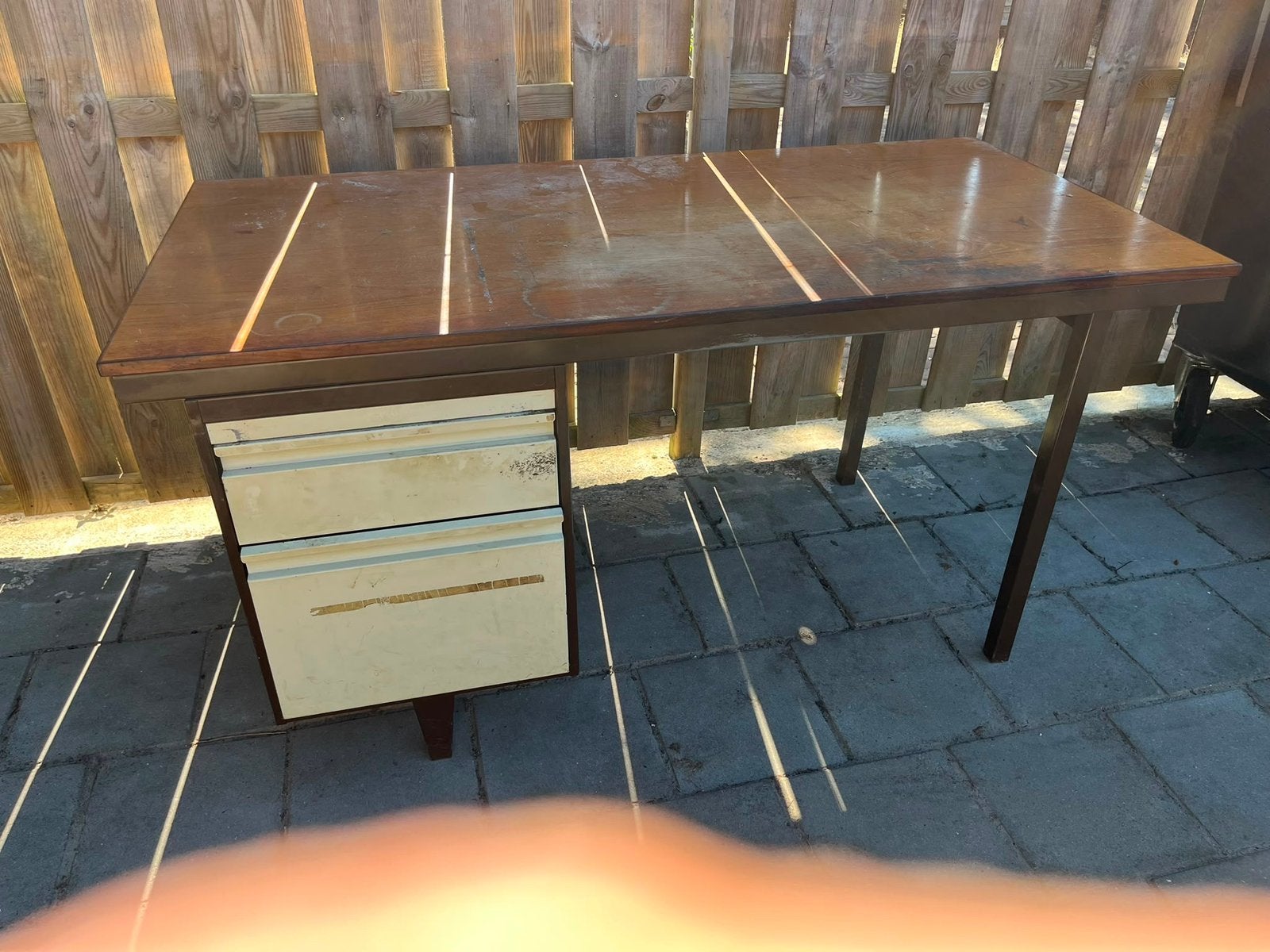 Stalen bureau met houten blad, Ophalen, Gebruikt, Overige materialen