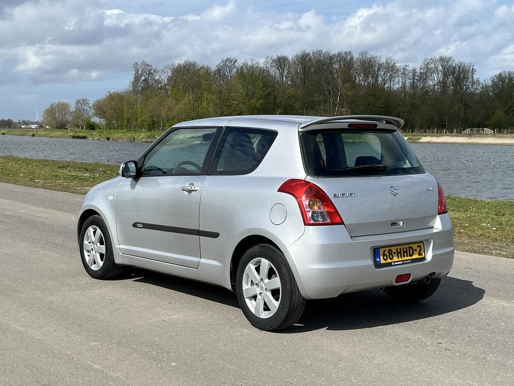 Suzuki Swift 1.3 Bandit Clima, keyless, radio, Auto's, Suzuki, Stof, Gebruikt, 31 €/maand, Swift